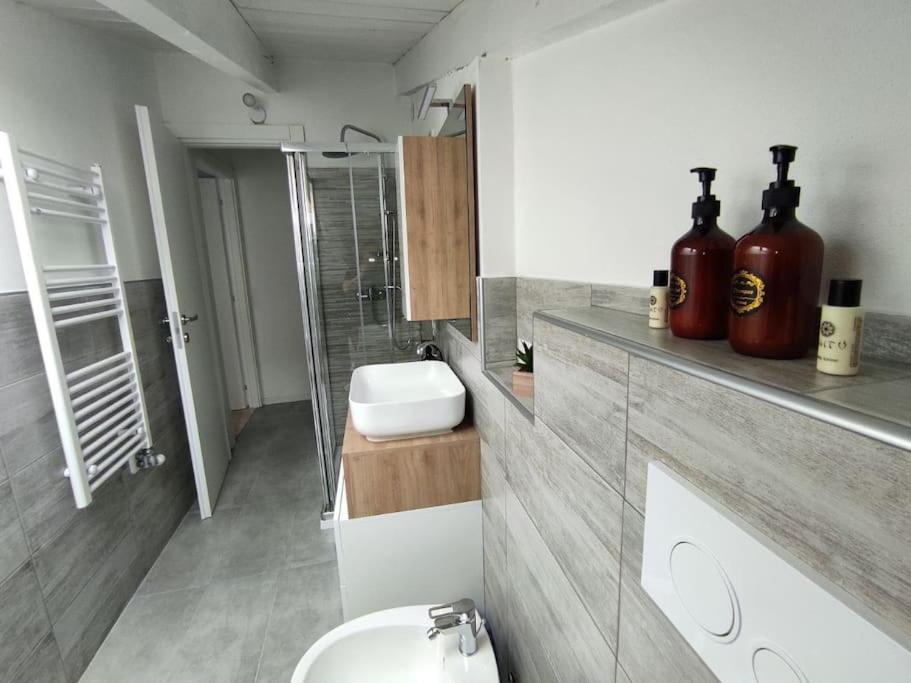 Appartamento Free Parking Tiny House Wifi Netflix 15 Minuti Dal Duomo Milano Esterno foto